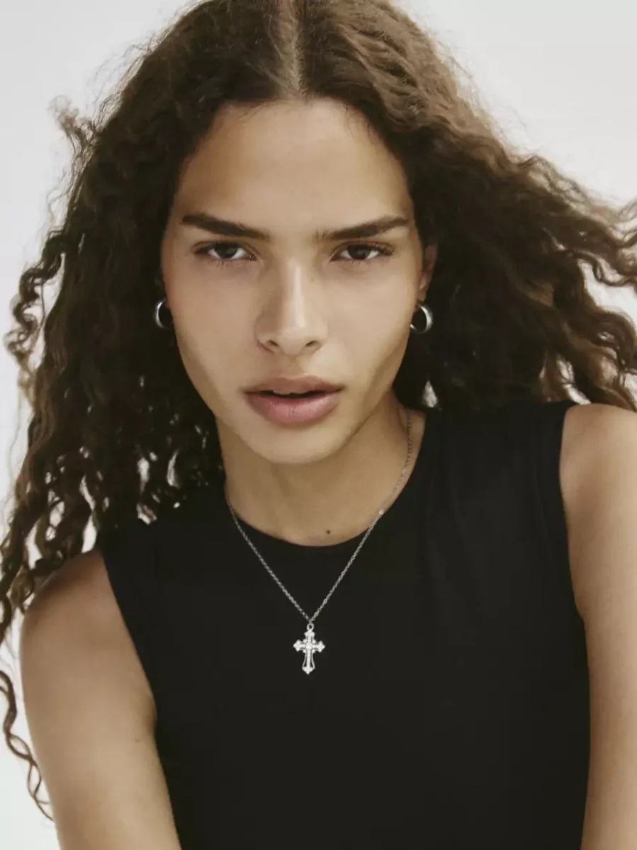 Veja a imagem ANGEL GALEGO Storm Models Portfolio 140