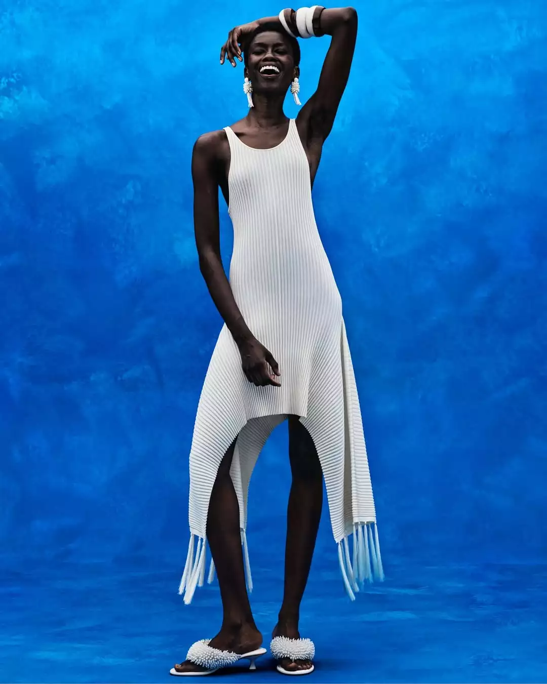 EVOL MGMT Veja a imagem HMRIO is an exploration of the citys vibrant soul captured through the lens of Rafael Pavaro